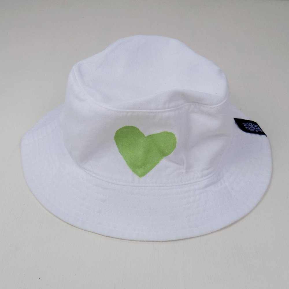 new! handmade white bucket hat hand painted green heart
